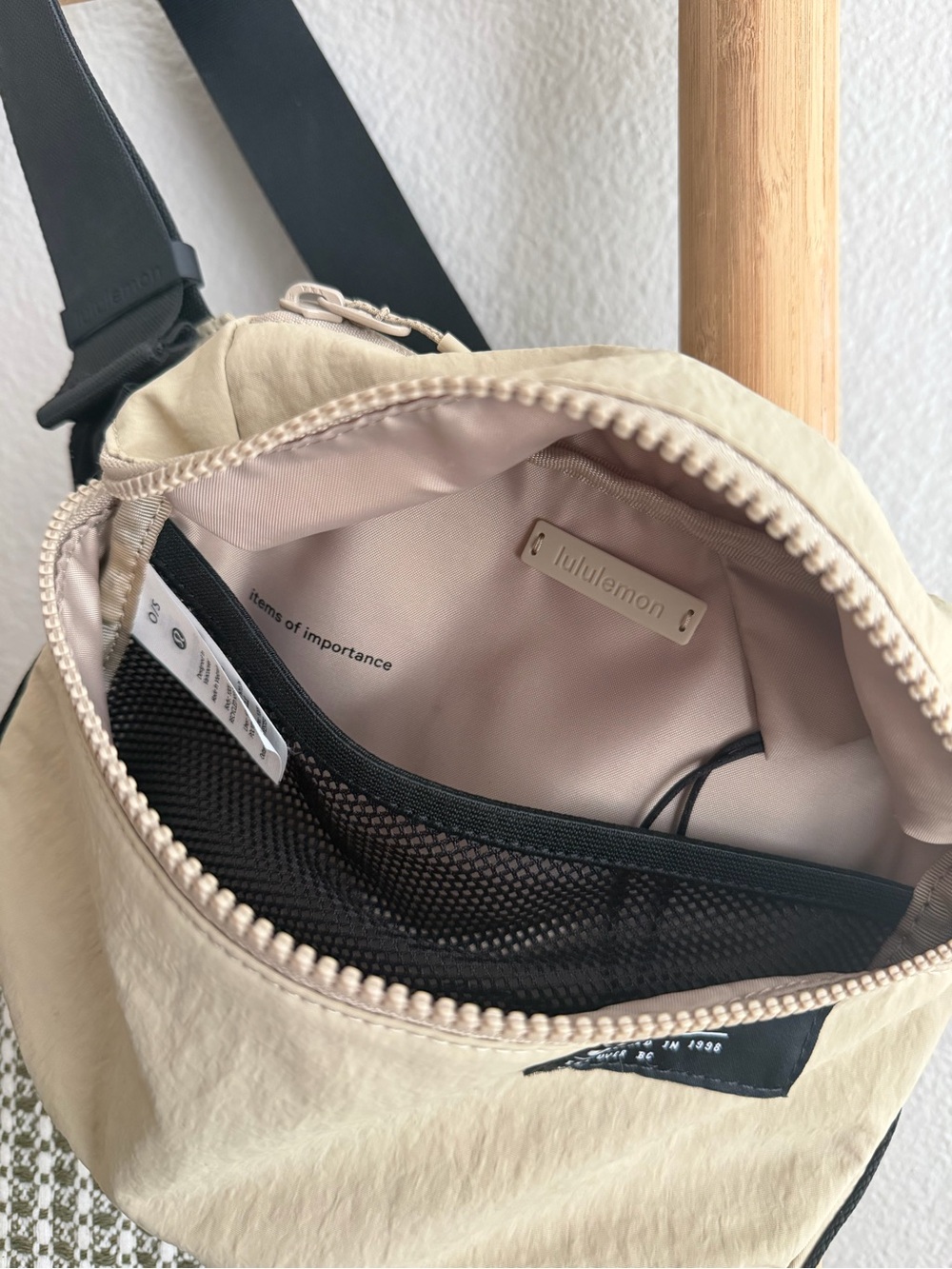Lululemon Athletica Clean Lines Belt Bag Crossbody - Picture 3 of 4